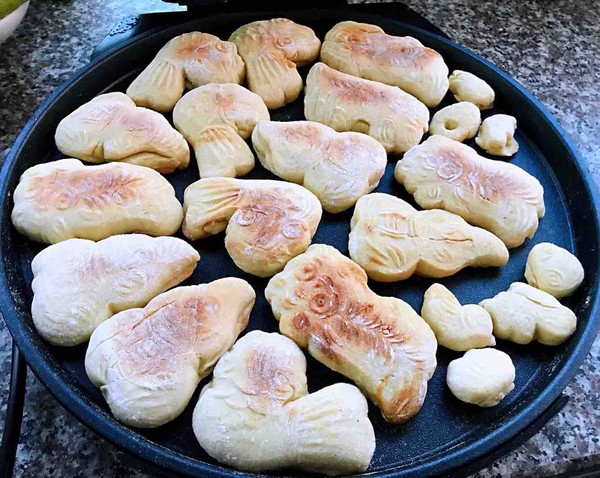 Qixi Festival's traditional food: Qiaoguo.